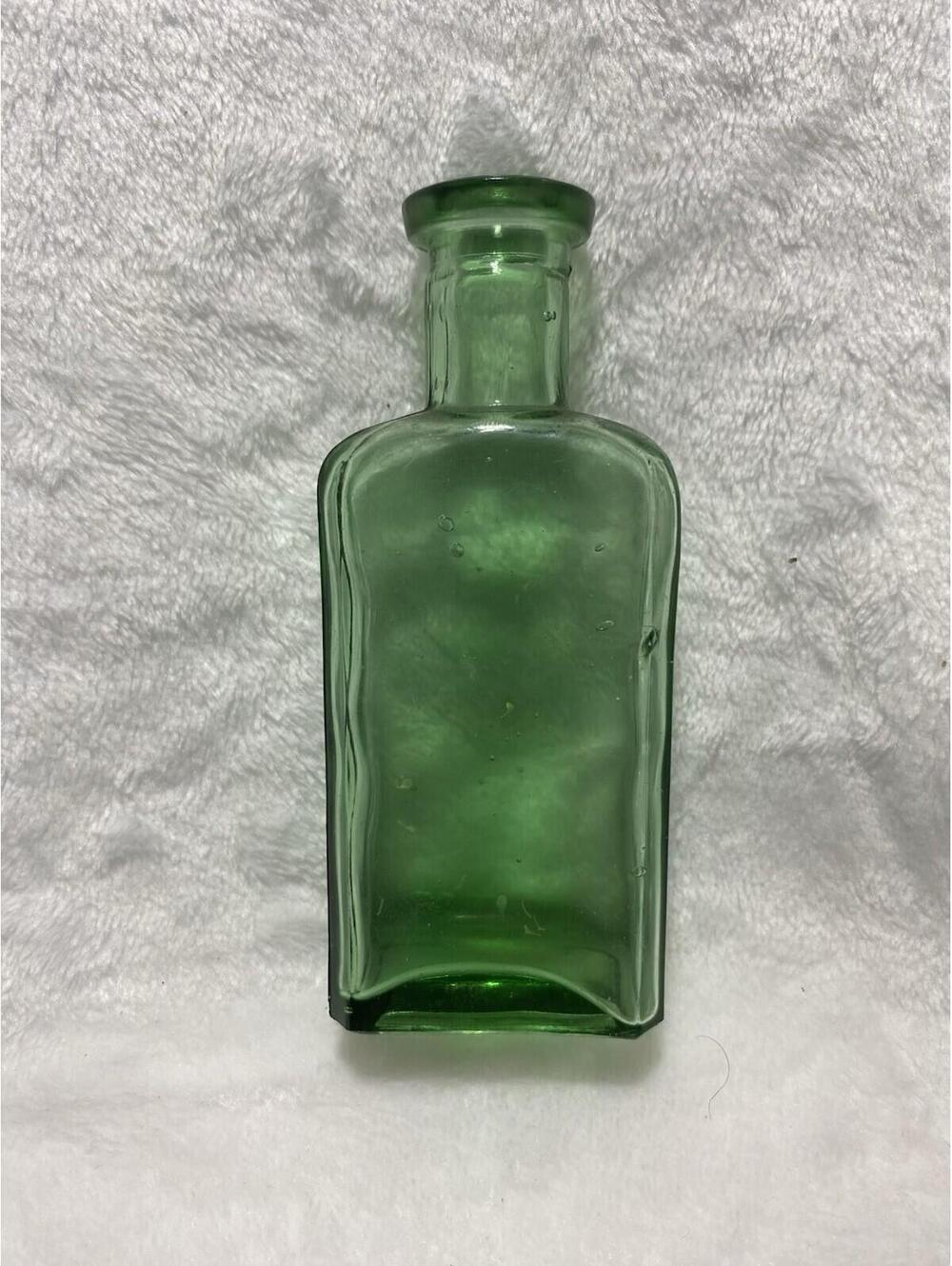 Antique, Emerald Green Generic Utility Glass Bottle -Victorian era 1880-1910